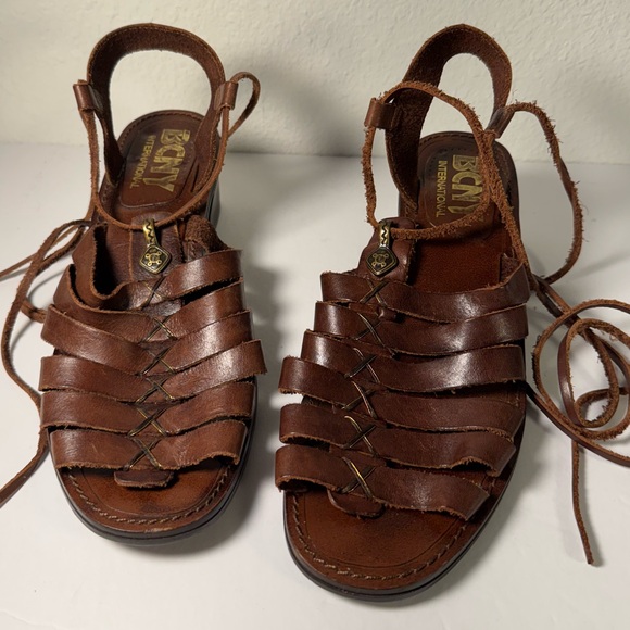 Vintage BCNY International Brown Leather Sandals Ankle Straps Gold Details - Picture 4 of 9